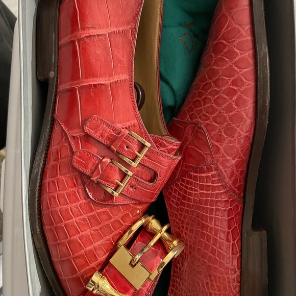 Red Crocodile Pattern Men's Loafers - Picture 3 of 3